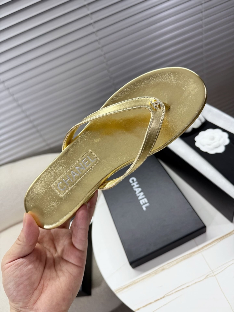Ch**el slippers